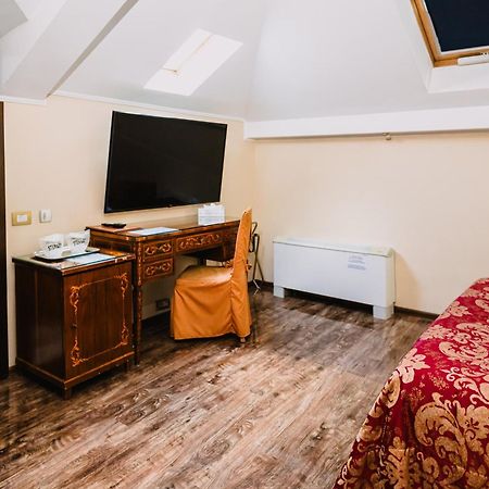 Vigo Hotel Ploieşti Buitenkant foto