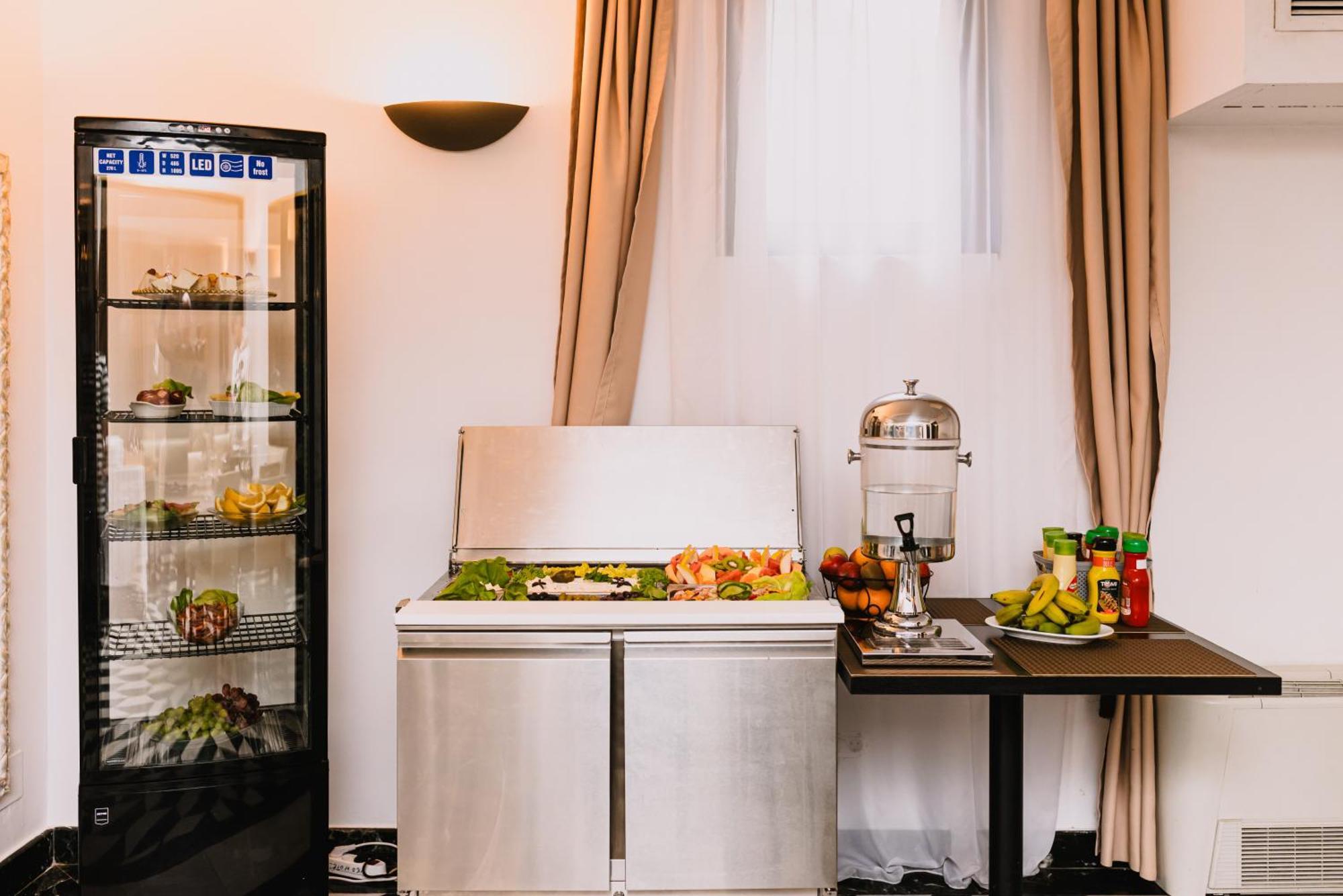Vigo Hotel Ploieşti Buitenkant foto