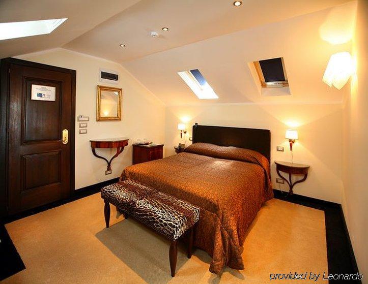 Vigo Hotel Ploieşti Kamer foto