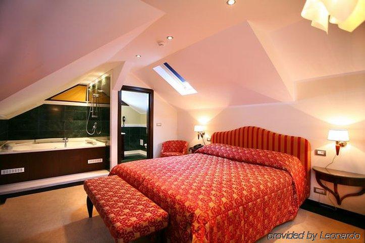 Vigo Hotel Ploieşti Kamer foto