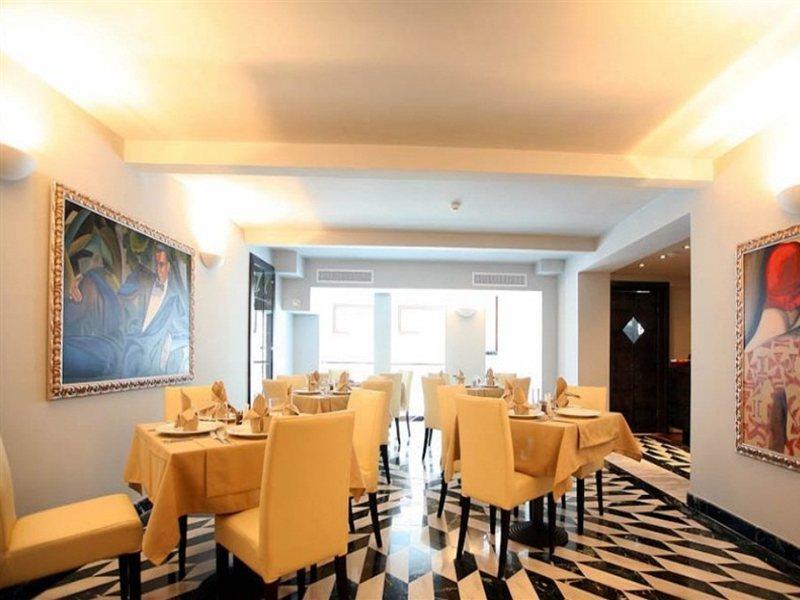 Vigo Hotel Ploieşti Buitenkant foto