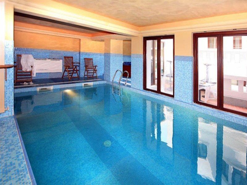 Vigo Hotel Ploieşti Buitenkant foto